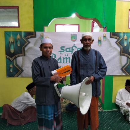 Safari Ramadan Pemdes Gunung Ulin Hari Ke-3 Pambakal Ajak Warga Merawat Fasilitas Umum